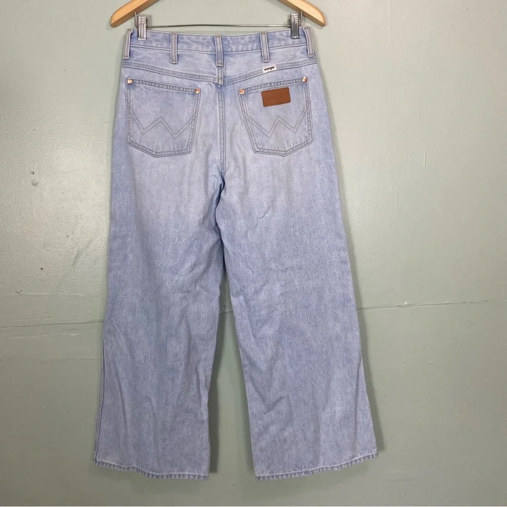Wrangler High Rise Wide Leg Worldwide Distressed Light Wash Blue 28X28‎ - Picture 5 of 8